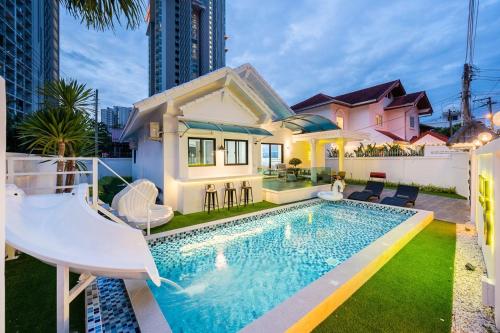 a house with a pool and a slide at Villa 35 Wongamart in North Pattaya