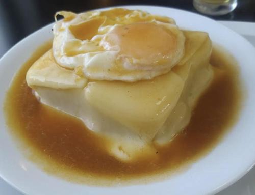 a plate of food with bananas and an egg on top at Hotel Medieval® de Penedono in Penedono