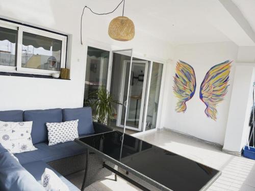 Seaview escape - spacious 3 bed beach apartment & terrace