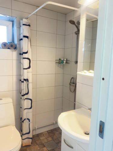 Koupelna v ubytování Gäst hus