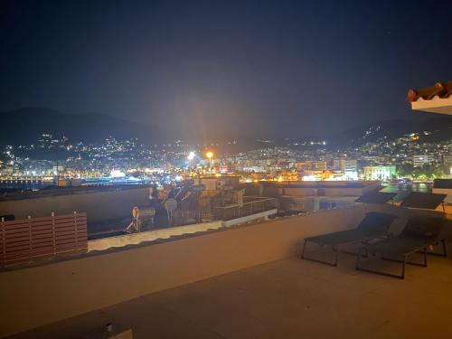 Fotografie z fotogalerie ubytování Unique Penthouse with Mytilene View - Port Apartments v destinaci Mytiléna