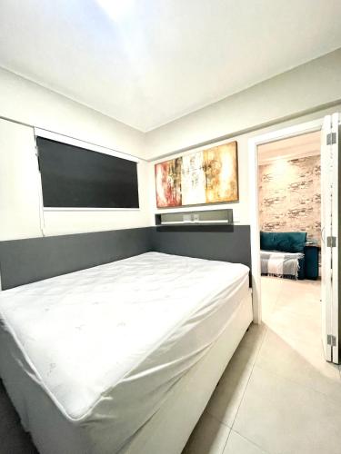 a bedroom with a large white bed in a room at Santos Prime Stay in Santos