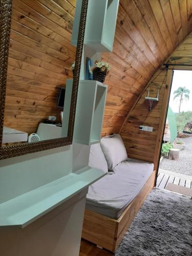 Katil atau katil-katil dalam bilik di Cabanas Rústicas na Linha Bonita - Nath's House