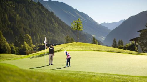 Clientes alojados en AlpinPark Chalet mit Swimmingpool, Sonnenloggia und Kamin - Großglockner Resort Matrei