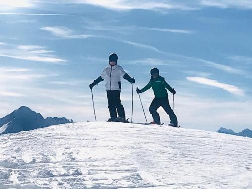 Clientes alojados en AlpinPark Chalet mit Swimmingpool, Sonnenloggia und Kamin - Großglockner Resort Matrei