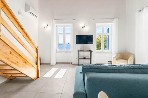 Aegean Beachfront Suite - Chora, Andros