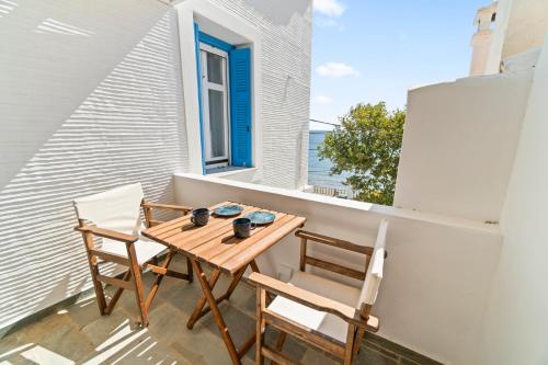 Balkoni atau teres di Aegean Beachfront Suite - Chora, Andros