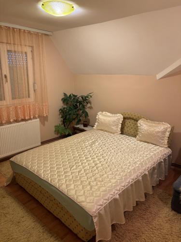 Postel nebo postele na pokoji v ubytování Vila Rada, Kadinjača