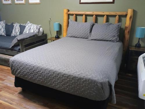 a bedroom with a bed with a wooden headboard at Wild Mountain Lodge in Sevierville