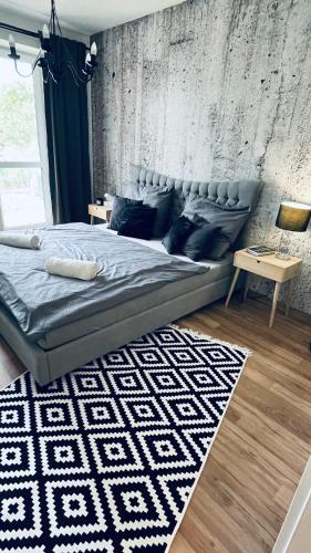 Exclusive Garden Oasis with Jacuzzi & Private Parking