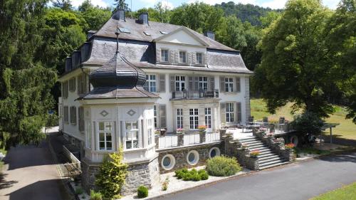 Tòa nhà nơi căn hộ tọa lạc