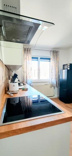 Η κουζίνα ή μικρή κουζίνα στο GADD Ferienwohnung # 003 Glück an der Donau # Best Premium Living 24#7 Check in