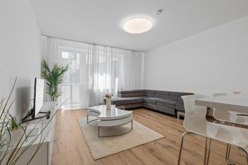 LAM White - Free Parking - AC