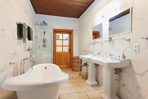O baie la Ferienhaus nahe WINSTONgolf Schwerin