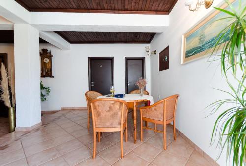 Φωτογραφία από το άλμπουμ του Apartments and Rooms PREKA σε Rab