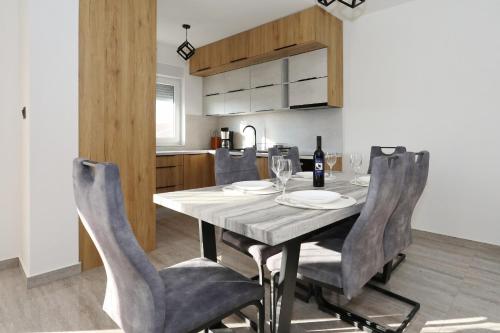 Apartments Tereza with free parking