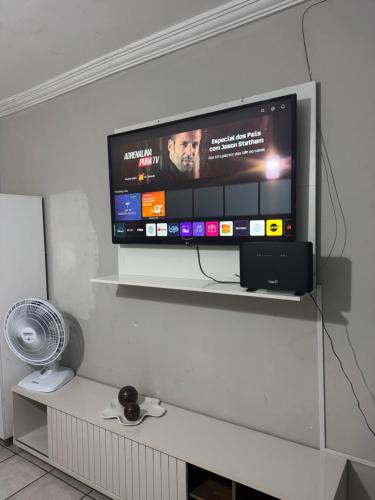 Televisyen dan/atau pusat hiburan di Casa em Petrolina