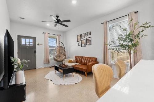 TV/trung tâm giải trí tại Family Friendly3BR near Baylor scott & free parking