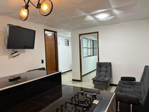 Televisyen dan/atau pusat hiburan di Apartamentos FM 212
