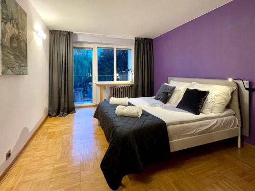 Ένα ή περισσότερα κρεβάτια σε δωμάτιο στο Apartament Kochanowskiego Łódź