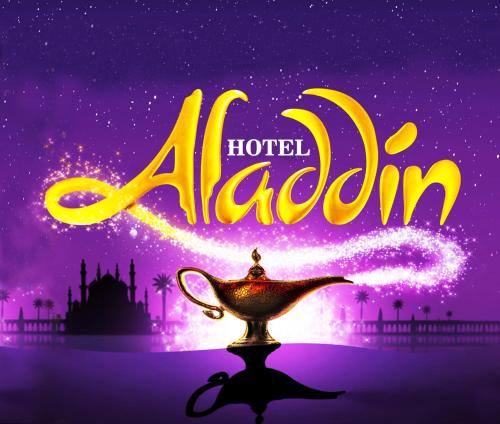 aladdin hotel Egypt Badrに飾ってある許可証、賞状、看板またはその他の書類
