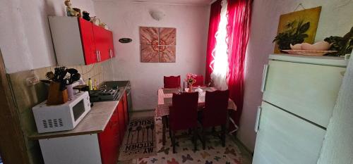 Η κουζίνα ή μικρή κουζίνα στο Apartman Hushida