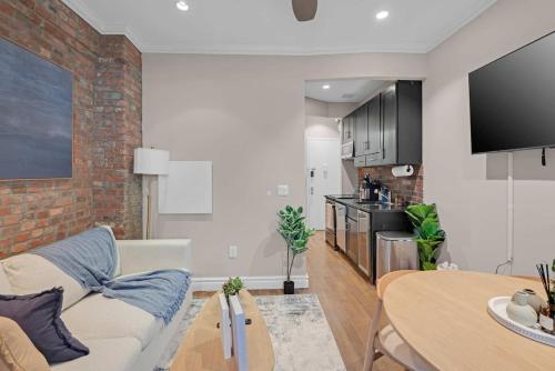 Gallery image of Boutique Style 2BR Haven Sleeps 5 Heart of LES in New York