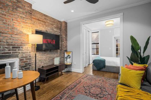 Gallery image of 2BR Lower East Side Family Haven Private Patio in New York