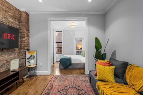 Gallery image of 2BR Lower East Side Family Haven Private Patio in New York