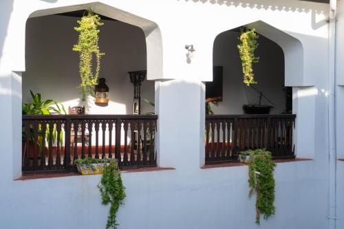 Rõdu või terrass majutusasutuses Dhow Palace Hotel