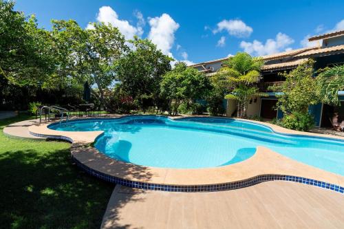 Kolam renang di atau dekat dengan A Casita Imbassai, localização estratégica em um espaço com encanto