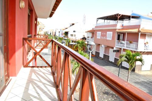 a balcony with a view of a street and buildings at Central Apartamento Fogo 101 in Santa Maria