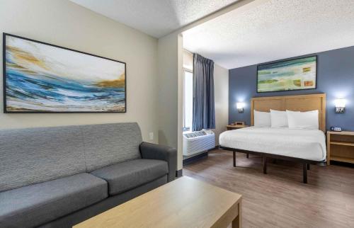 Кровать или кровати в номере Extended Stay America Suites - Arlington - Six Flags