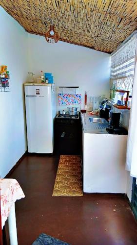 Η κουζίνα ή μικρή κουζίνα στο Chalé 2 bukadin de terra