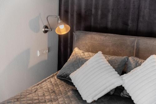 Llit o llits en una habitació de Cozy Boho Loft