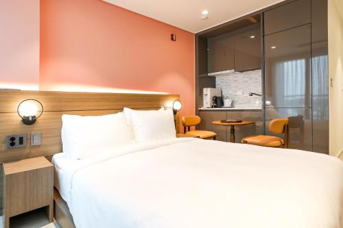 a hotel room with a bed and a kitchen at Hotelaround Sokcho in Sokcho