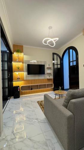 Μια τηλεόραση ή/και κέντρο ψυχαγωγίας στο Arlana Villas