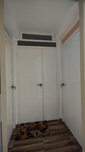 a room with a white wall with a dog bed at Mamre Guest House Tacna - Hospedaje in Tacna