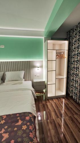 a bedroom with a bed and a closet at Mamre Guest House Tacna - Hospedaje in Tacna