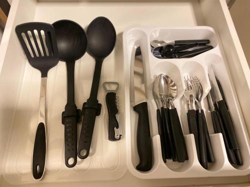 a drawer filled with utensils and utensils at Bello y confortable Apartamento con Parking in Encarnación