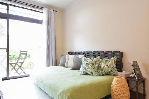 a bedroom with a large bed with a large window at Kamakura Jomyoji Terrace-鎌倉浄明寺テラス- in Kamakura