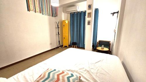 a bedroom with a bed in a room with a window at JATIVI Guest in Pucallpa