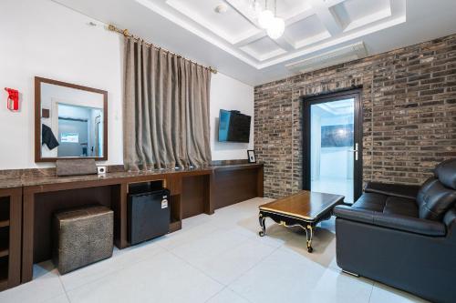 a living room with a couch and a table at Yeongdeungpo Ciel Hotel in Seoul