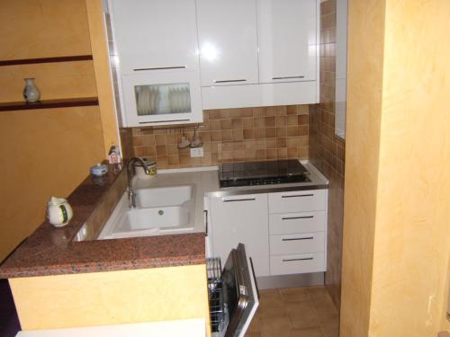 Кухня или мини-кухня в Grazioso Appartamento Panoramico
