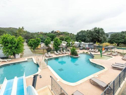 Gallery image of Mobil home familial 3 chambres avec terrasse - API-1-52-384 in Bormes-les-Mimosas