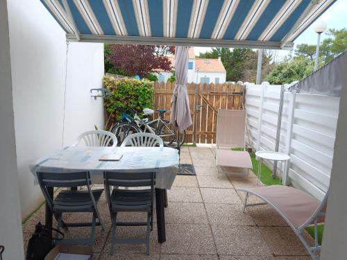 Maisonnette 4 pers, proche plage et commerces, parking - FR-1-476-247