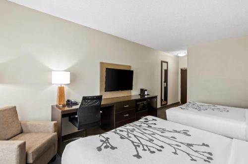 Ένα ή περισσότερα κρεβάτια σε δωμάτιο στο Sleep Inn & Suites
