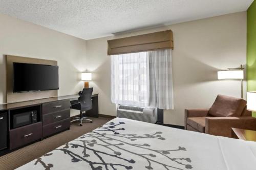 Μια τηλεόραση ή/και κέντρο ψυχαγωγίας στο Sleep Inn & Suites
