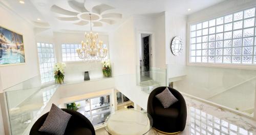 Imagine din galeria proprietății LUMALAND Luxury Pool Villa Pattaya Walking Street 8 Bedrooms în Pattaya South