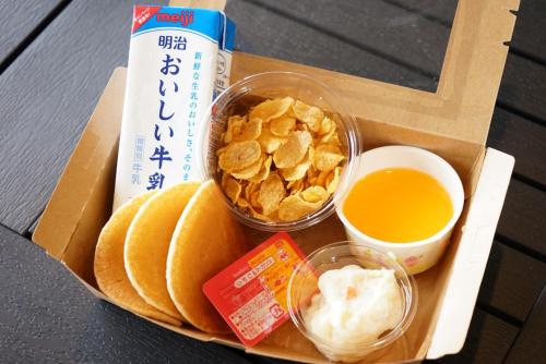 a box of food with chips and other ingredients at Ducale Garden Hotel Kujukuri in Kujukuri